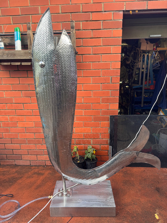 Stainless S. Creative water flow .Fish Sculpture for pool o garden